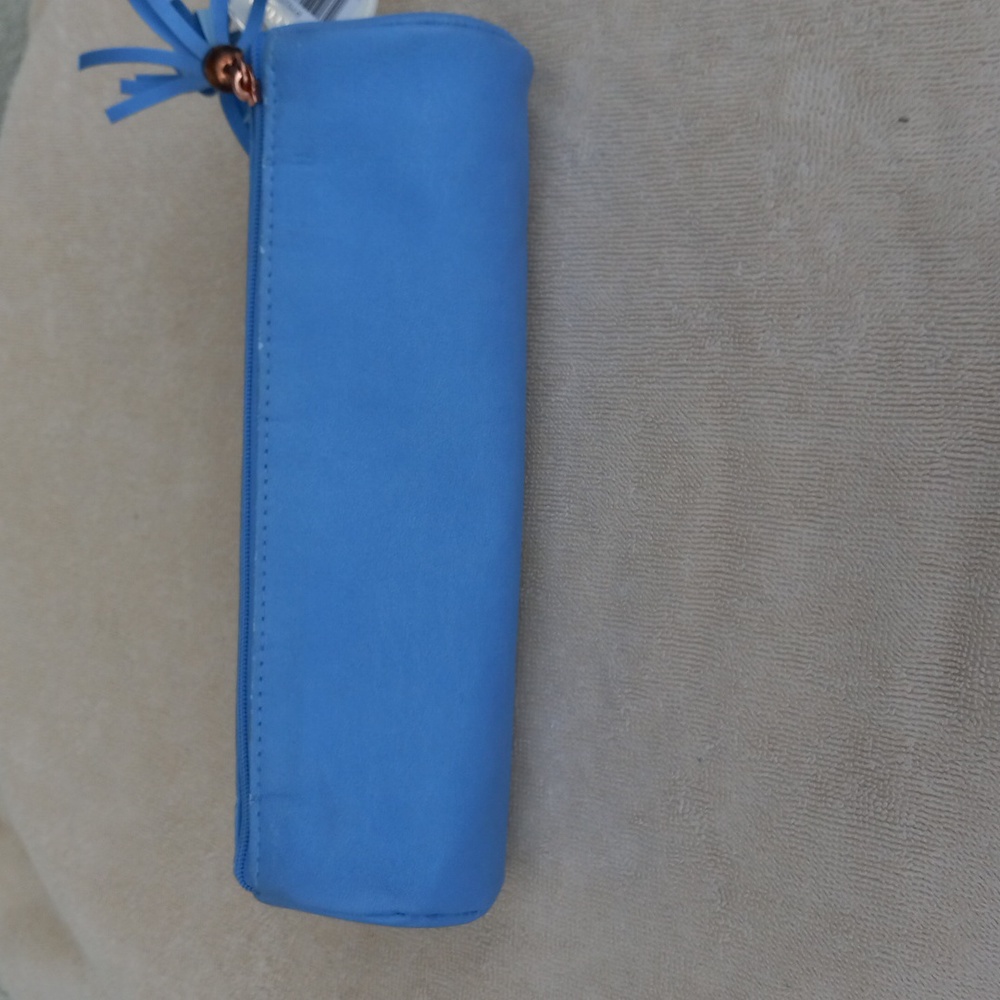 Essentials Pouch - Picture 2 of 8
